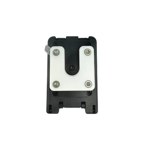 Der OBI Clamp Lock mit TEK-LOK bietet eine sichere Befestigung an deinem Gürtel oder Riemen, ideal für schnellen Zugriff auf dein Equipment, egal ob im Freien oder beim Fotografieren.